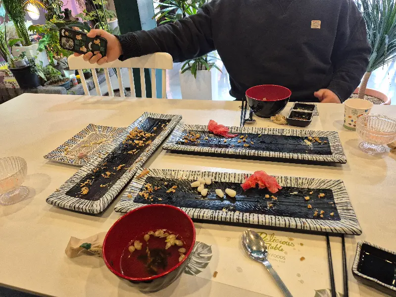 깨끗하게 비워진 식기