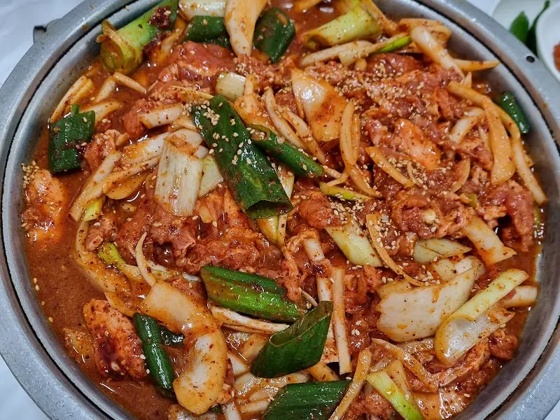 맘골식당 돼지김치짜글이