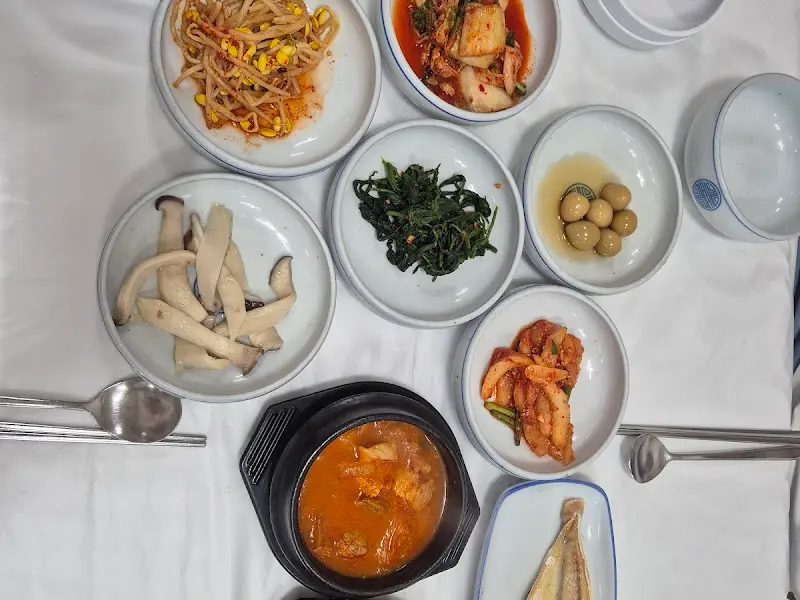 푸짐한 밑반찬 한 상 차림