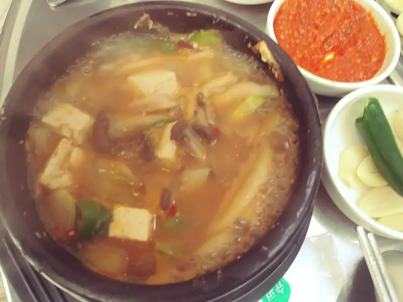 뚝배기에 담겨 나온 된장찌개