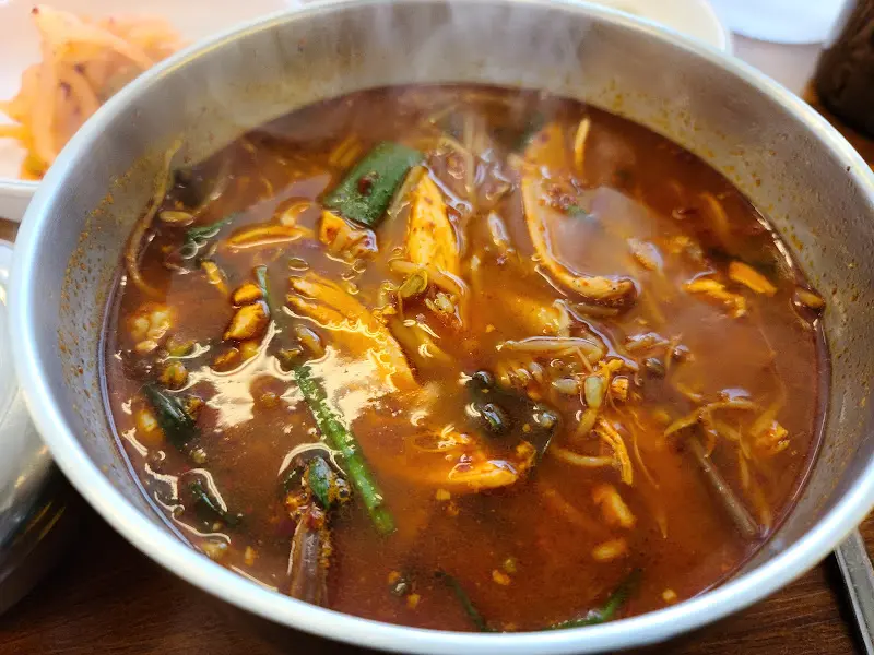 얼큰한 국물이 일품인 닭개장