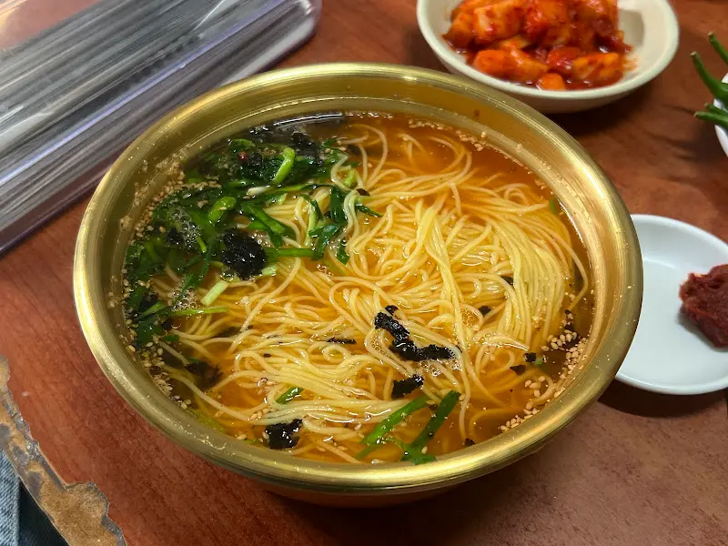 잔치국수와 깍두기, 고추