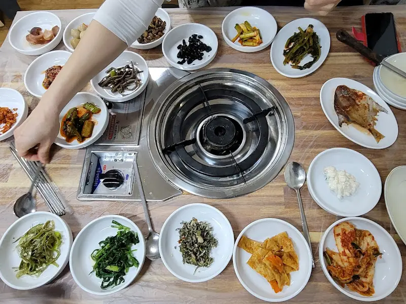 다채로운 반찬들