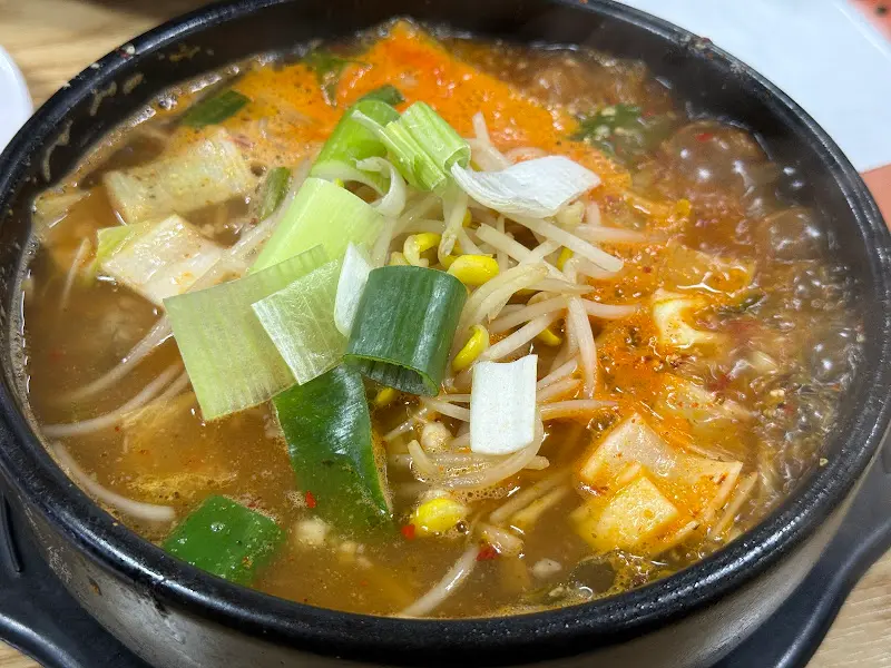 뜨끈한 도가니탕 한 그릇