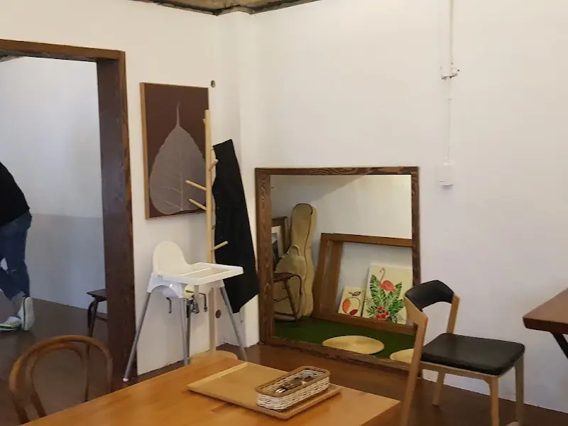 따뜻한 분위기의 내부