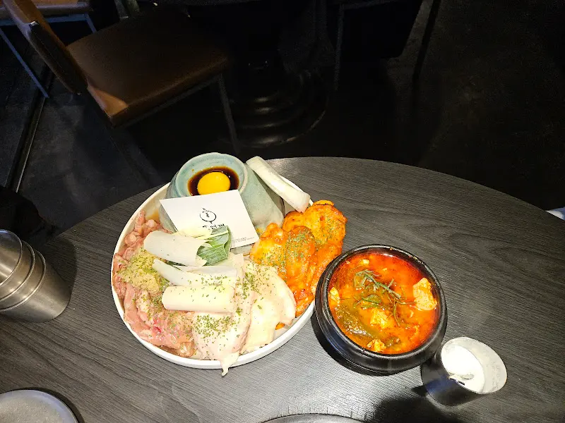 닭갈비와 순두부찌개