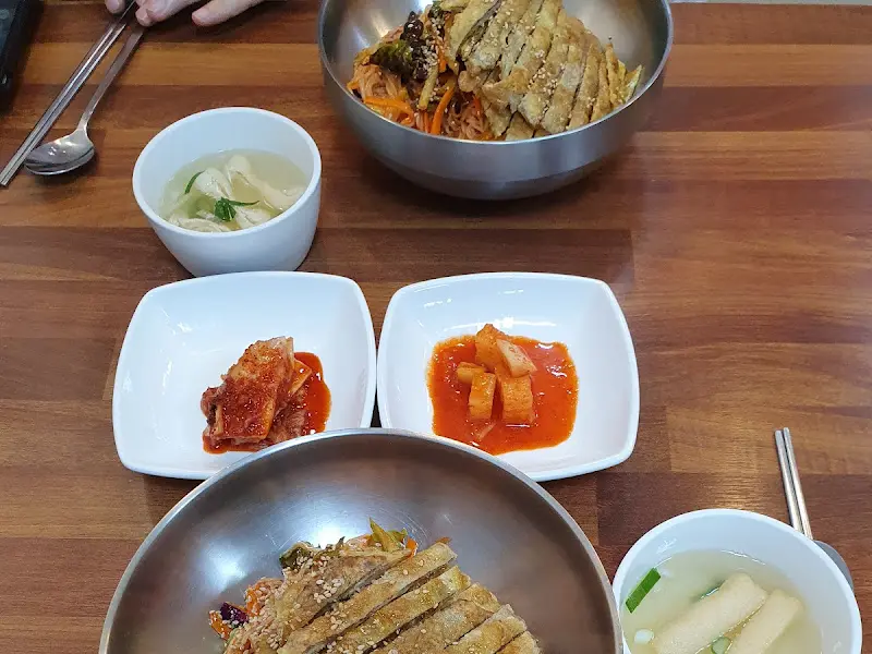 육전비빔국수와 밑반찬