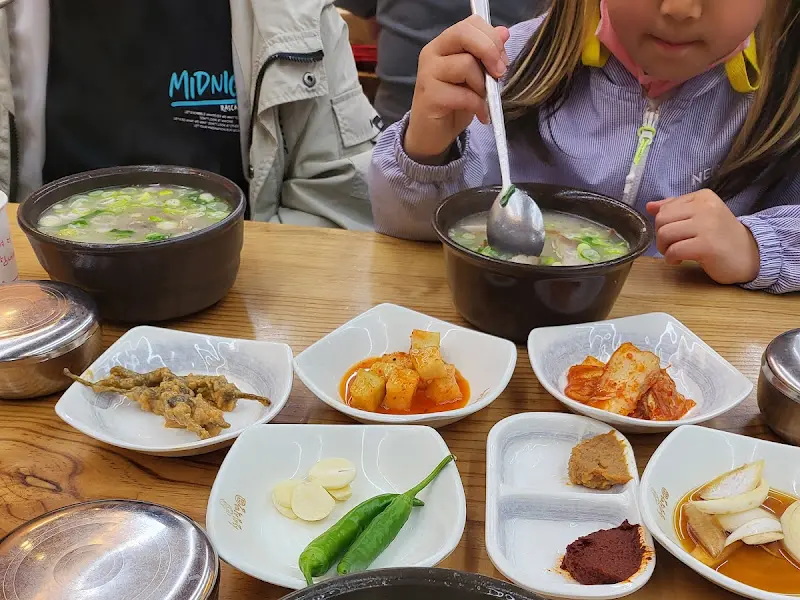 소머리 곰탕 식사 모습