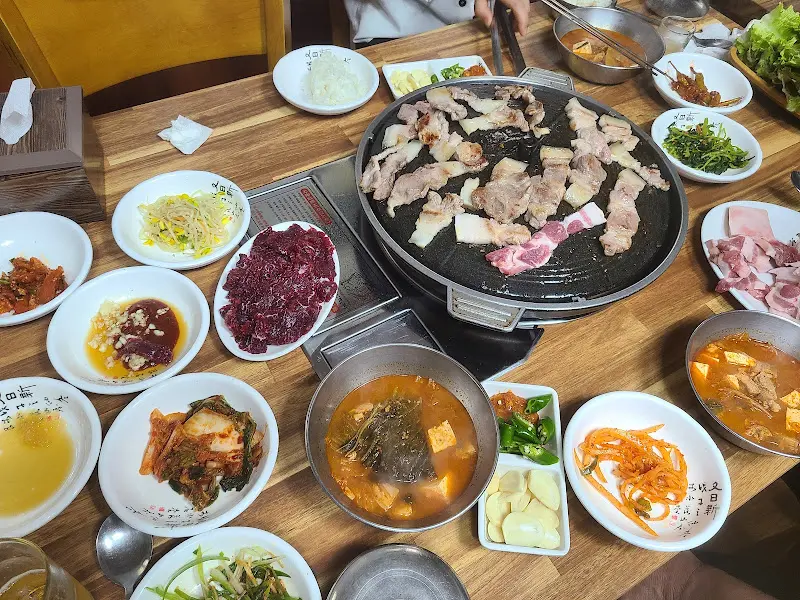 솥뚜껑과 밑반찬