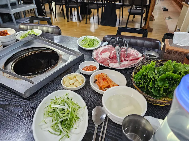 돼지고기와 밑반찬