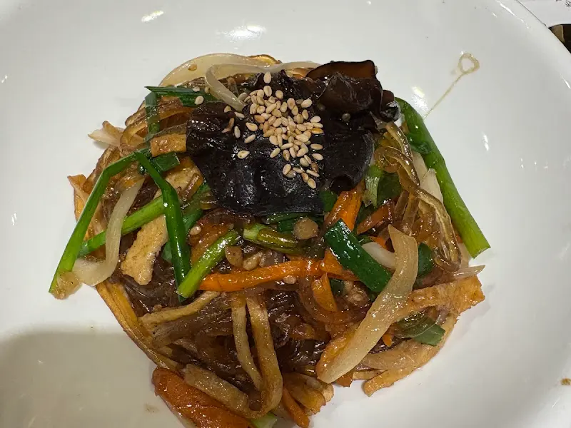 정갈한 밑반찬: 잡채