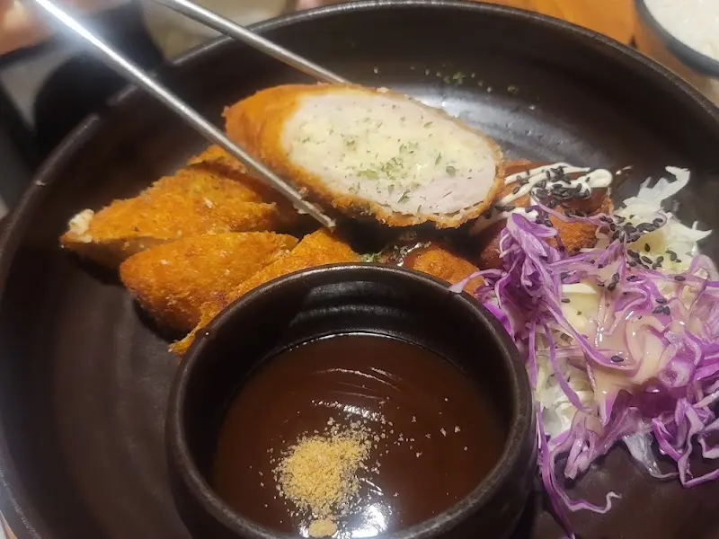 잘라놓은 두부돈까스