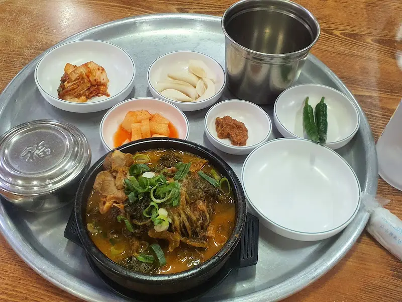 큰손뚝배기 한상차림