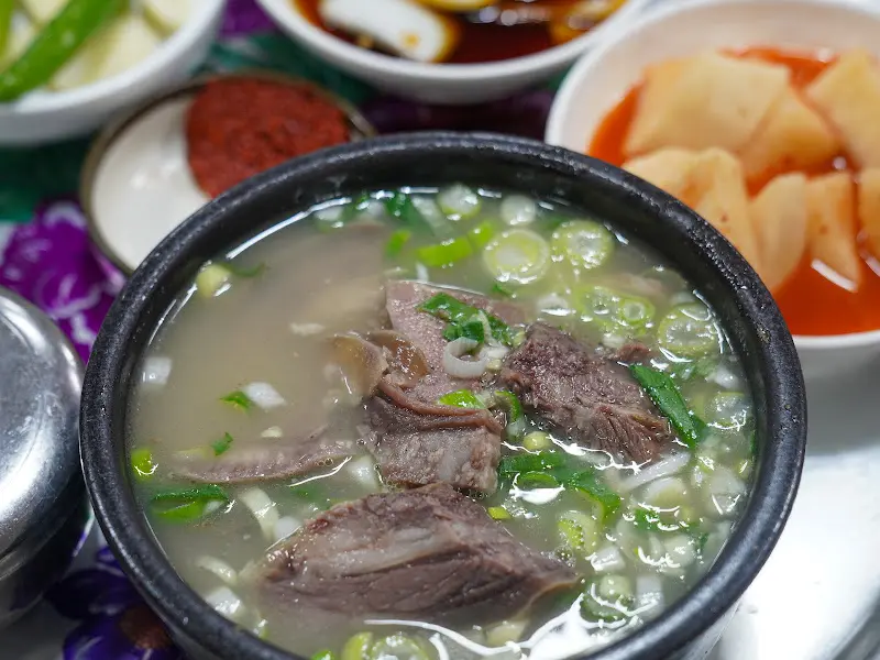 푸짐한 곰탕 한 그릇