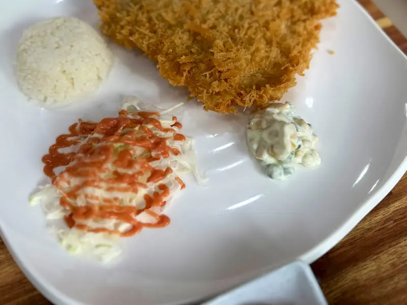 돈까스 한 상 차림