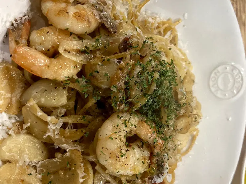 올리브 오일과 마늘의 향긋함이 살아있는 베이컨 오일 파스타