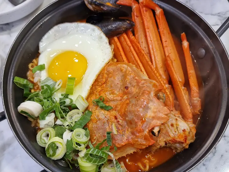 푸짐한 홍게라면