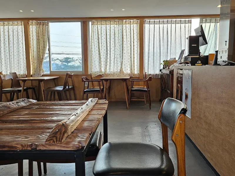 카페 내부 테이블