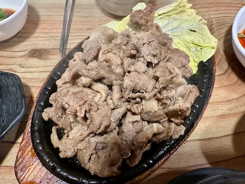 윤기 좔좔 흐르는 숯불고기