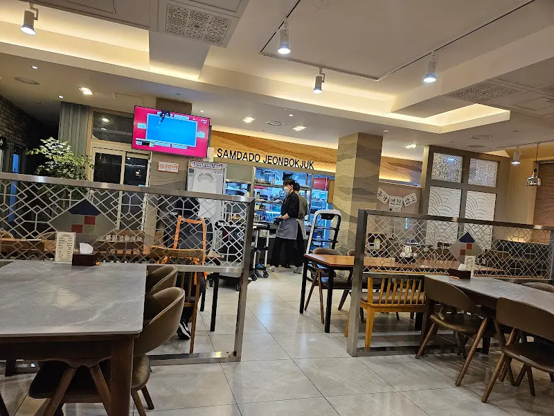 삼다도 전복죽 내부 모습