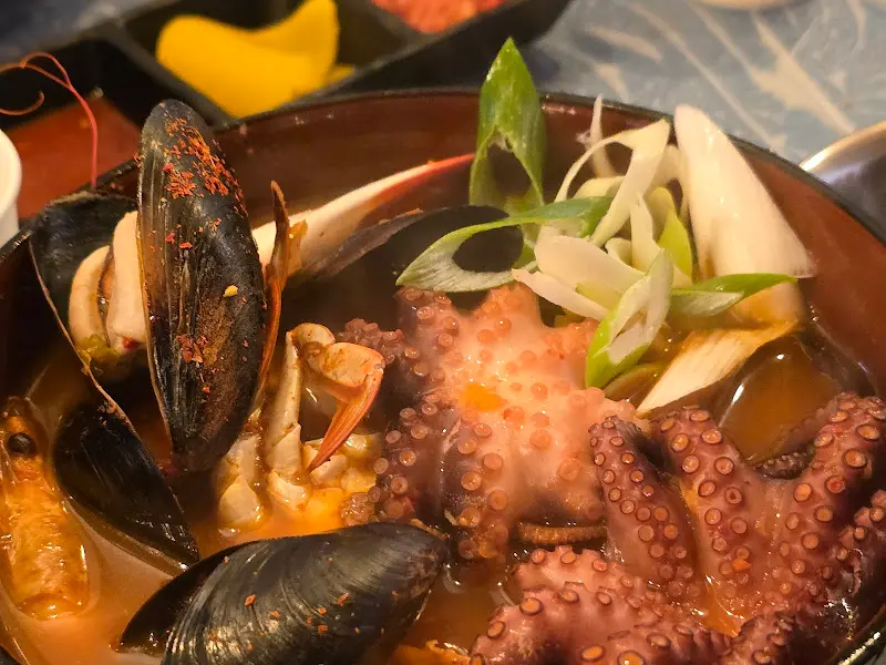 돌문어가 통째로 들어간 돌문어라면