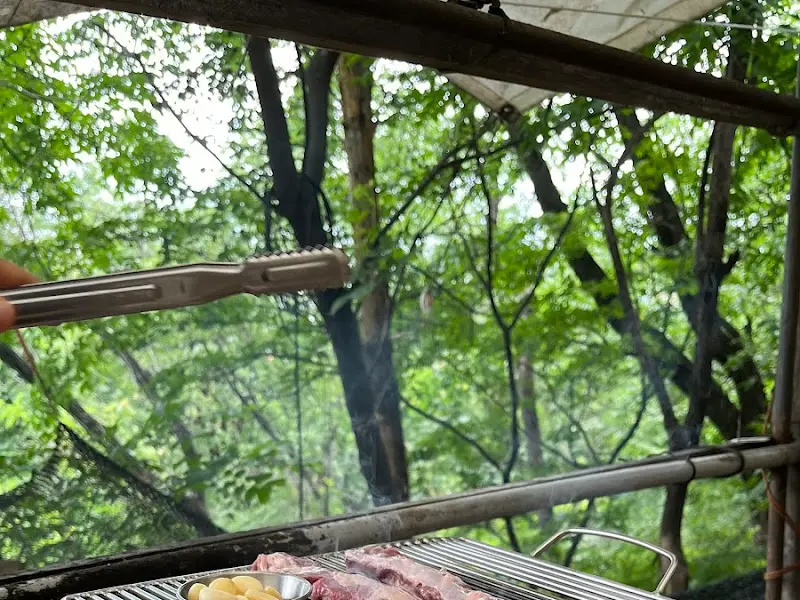 숯불 위에서 익어가는 갈매기살