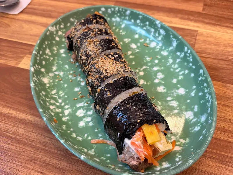 참깨가 뿌려진 김밥