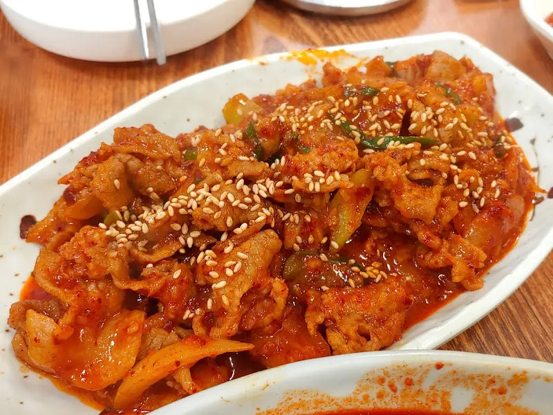 윤기가 흐르는 두루치기