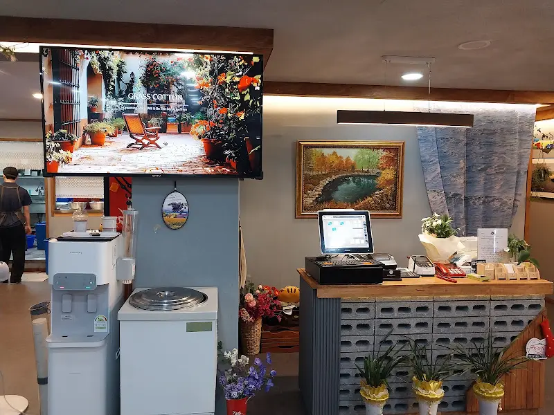 태백산 물닭갈비 내부 인테리어