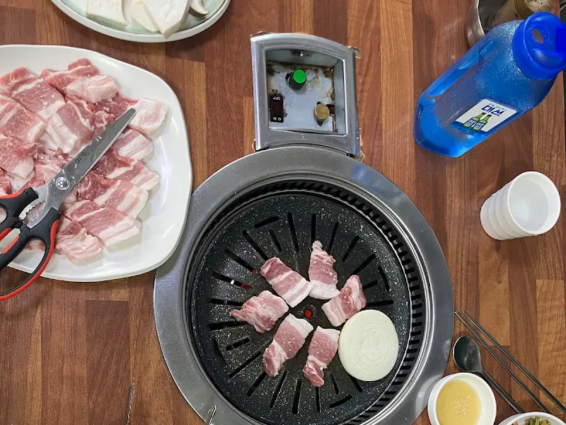 불판 위의 삼겹살