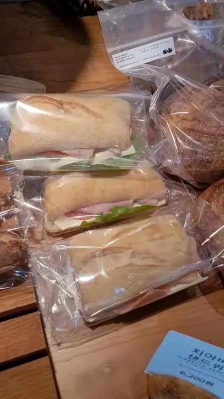 진열된 샌드위치