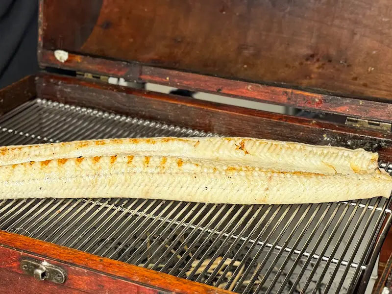 화덕에 구워지는 장어