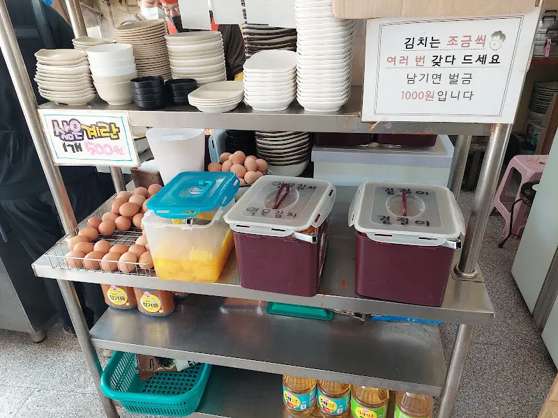 용대네 국수 셀프 코너