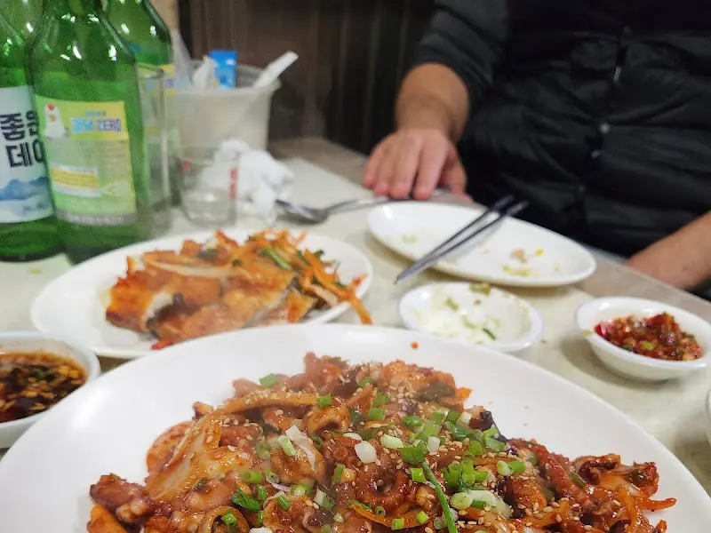 낙지볶음과 고등어구이