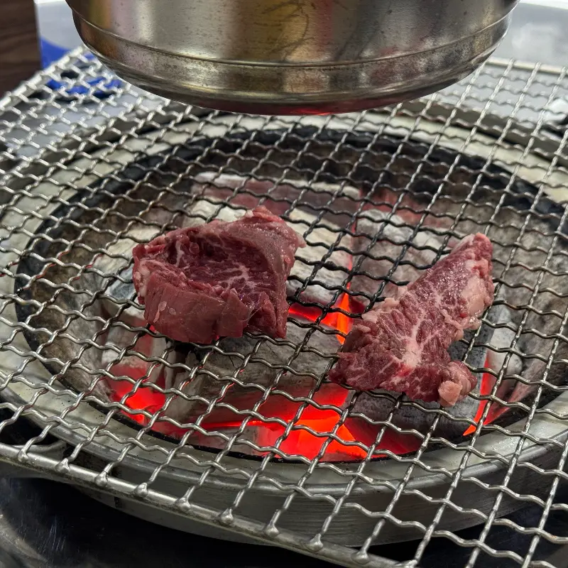 숯불에 익어가는 제비추리