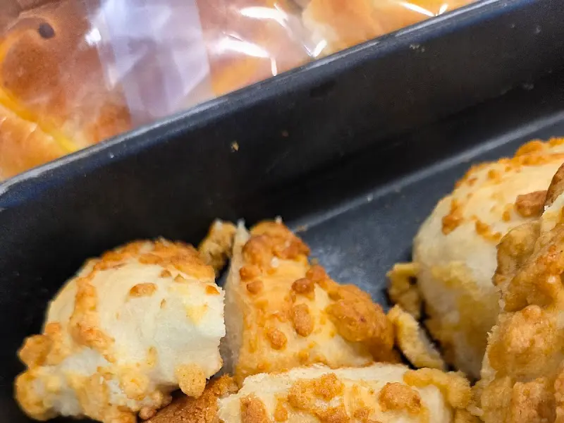 갓 구워져 나온 빵