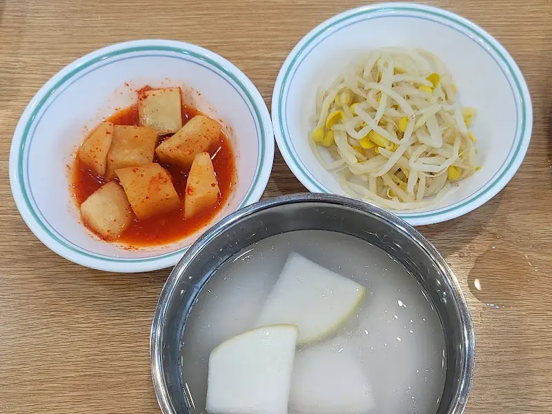 두꺼비 부대찌개 기본 반찬