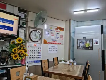 소박한 정이 느껴지는, 영양 가득한 아침 식사 – 성산일출봉 근처 ‘복이네전복죽’ 에서 맛보는 제주 향토 맛집의 깊은 풍미