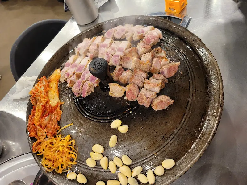 잘 구워진 삼겹살