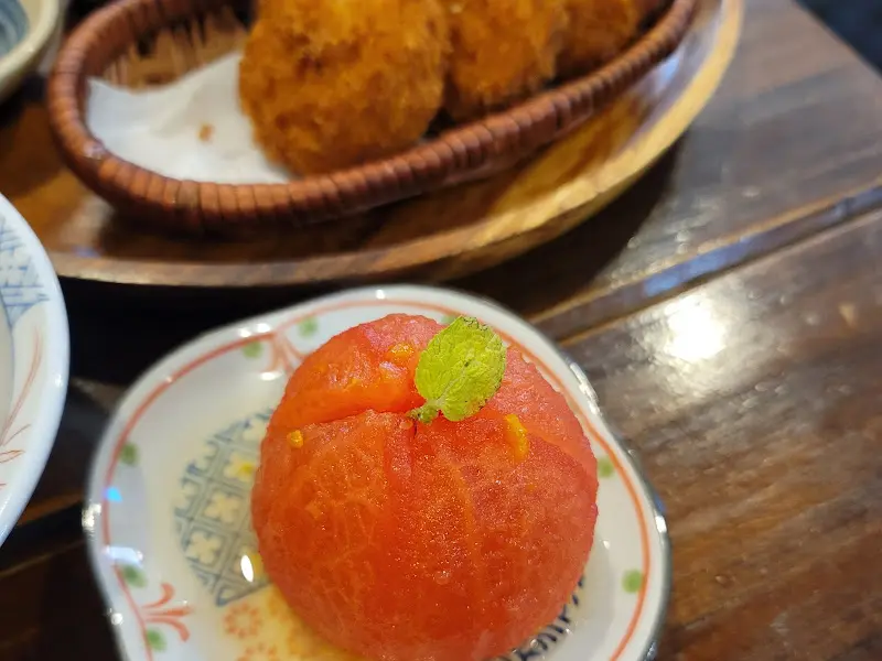 고로케와 토마토