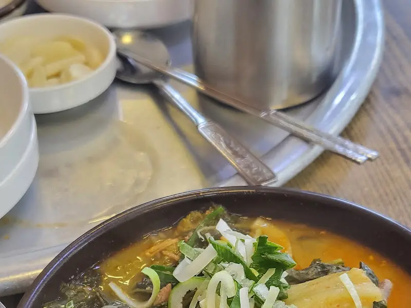 뚝배기 속 푸짐한 내용물