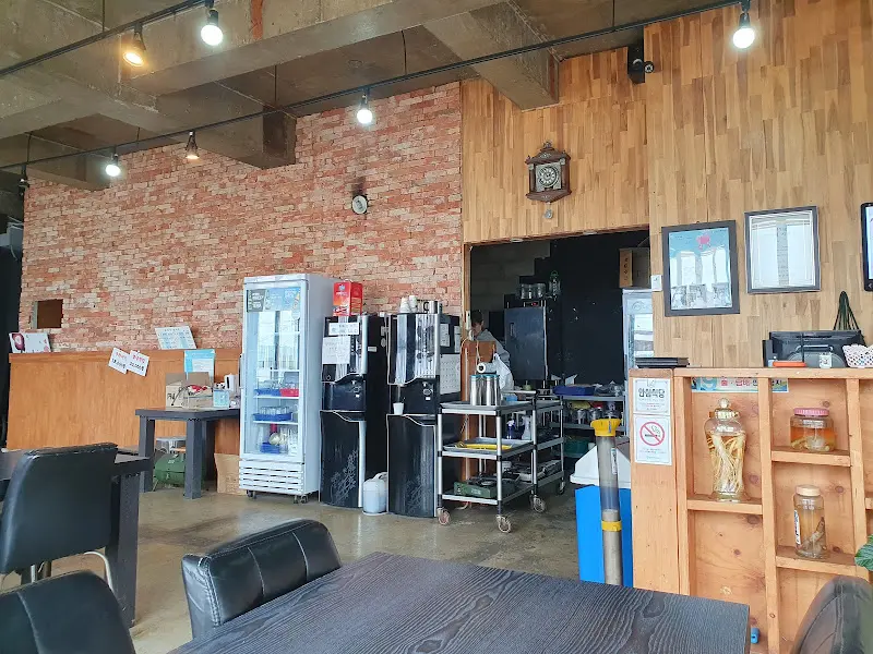 넓은 식당 내부