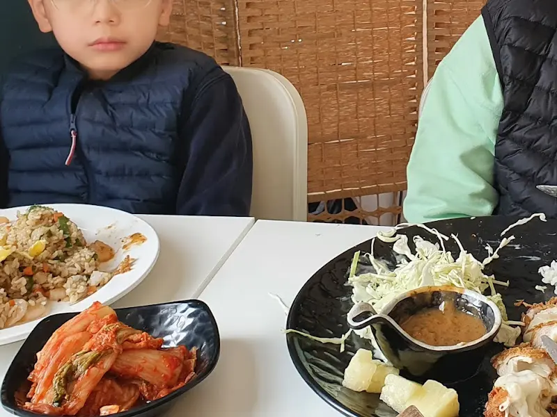 식탁에 놓인 음식