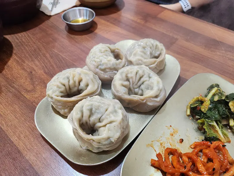 윤기가 자르르 흐르는 만두