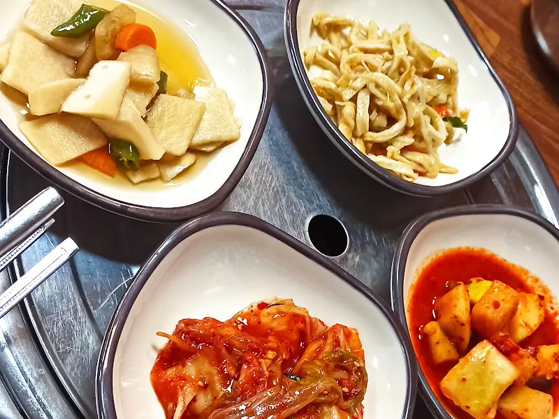 다양한 종류의 밑반찬