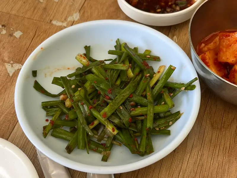 인수재 기본 반찬, 부추무침
