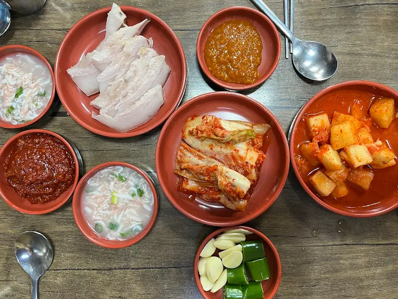 정갈하게 차려진 밑반찬