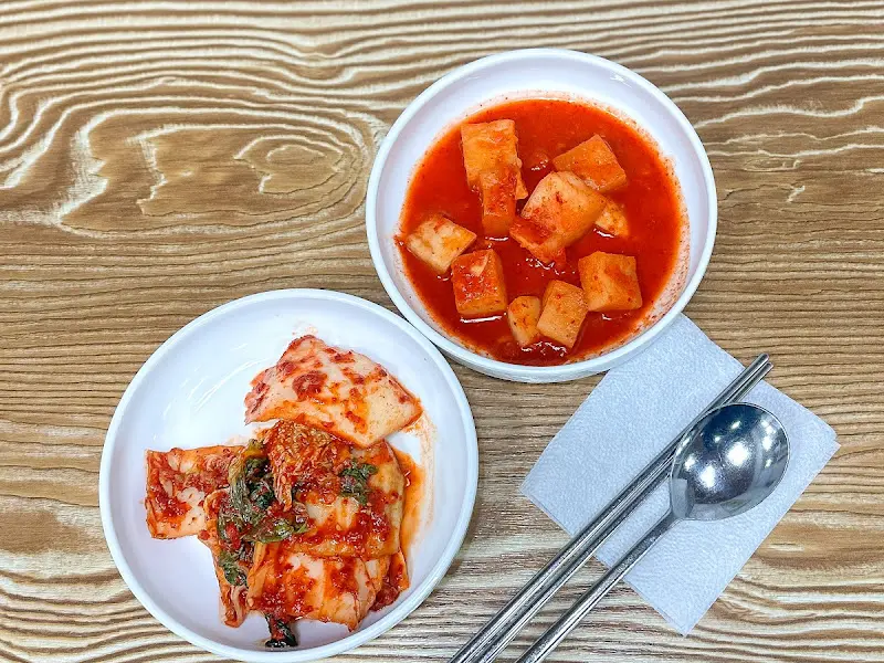 맛깔스러운 김치와 깍두기