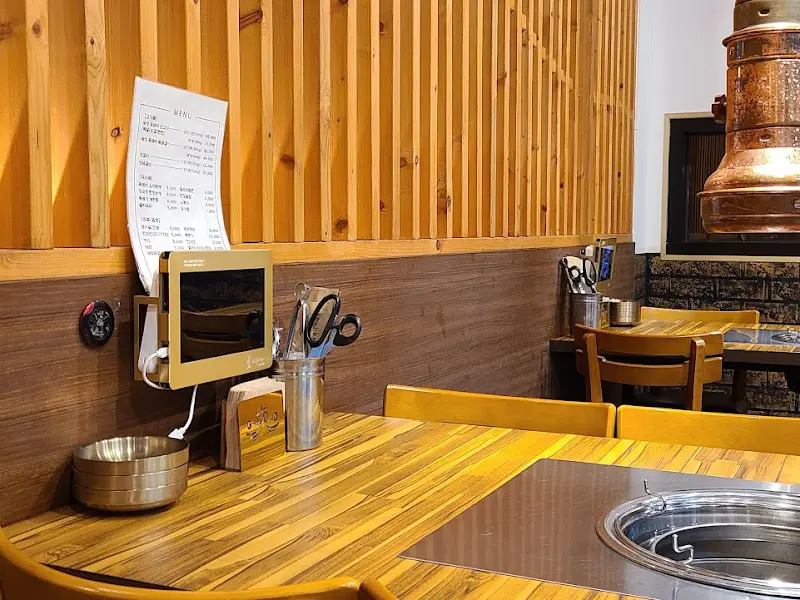 테이블마다 설치된 주문 테블릿