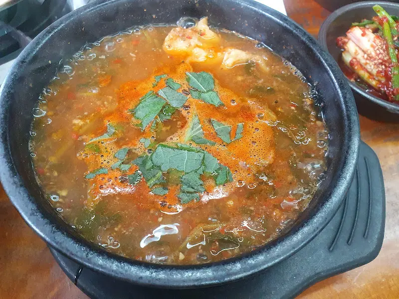 얼큰 추어탕 근접샷